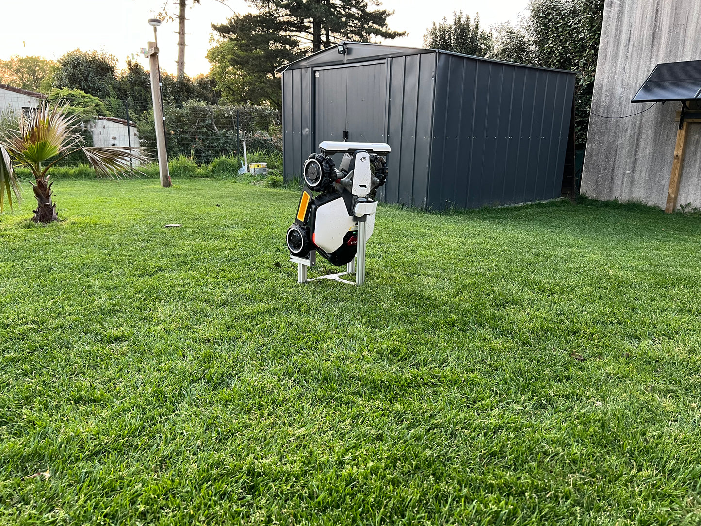 Support de maintenance LUBA MINI AWD Mammotion