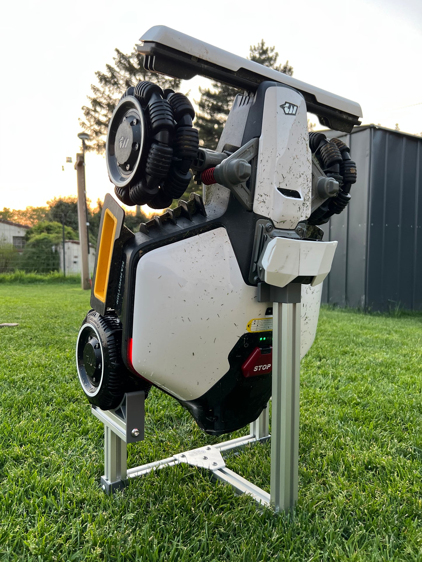Support de maintenance LUBA MINI AWD Mammotion